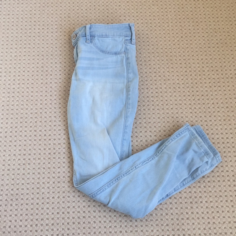 Hollister light blue skinny jeans. Slightly used!